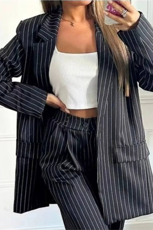 Fato preto riscas blazer + calça
