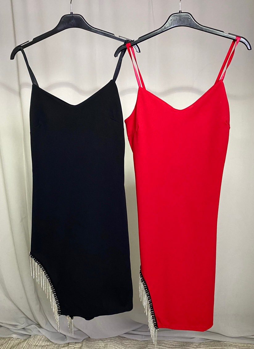 Vestido pormenor racha com brilhantes
