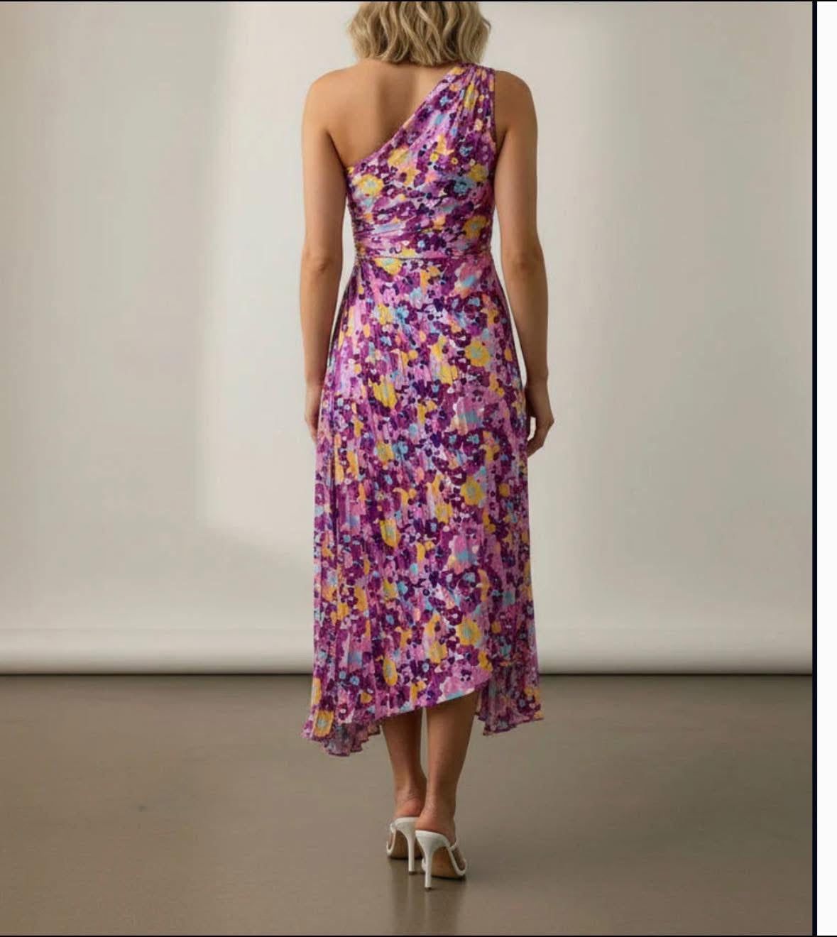 Vestido floral acetinado